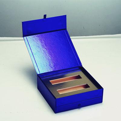 帶鏡子和金屬蓋的化妝用硬盒